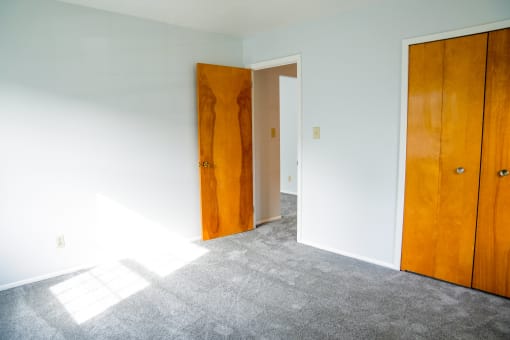 bedroom with carpeting