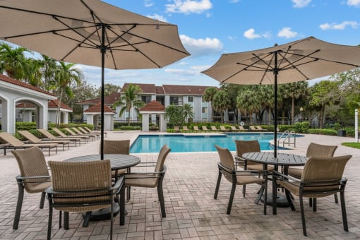Poolside Seating | Cypress Shores