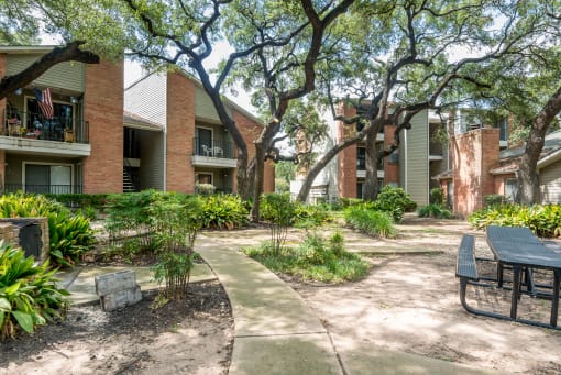 Picnic area at Village Oaks Apartments, Texas, 78759
