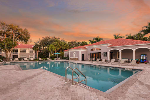 Apartments with pool  | Fort Myers
