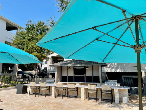 Outdoor lounge with gas grills at Stonelake at the Arboretum, Austin