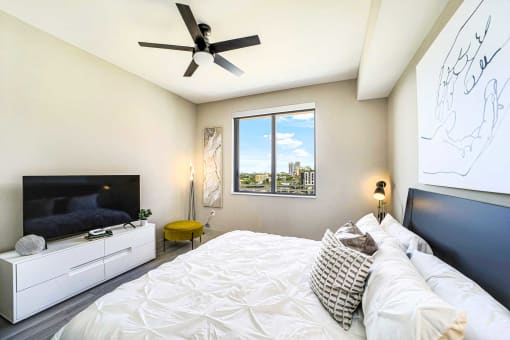 Bedroom With Ceiling Fan at Quantum Apartments, Florida, 33304