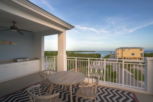 Sea Spray Outdoor Dinning