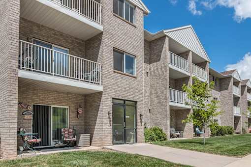Exterior Alps Park Apartments Building Entrance