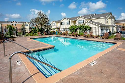 the enclave at homecoming terra vista swimming pool