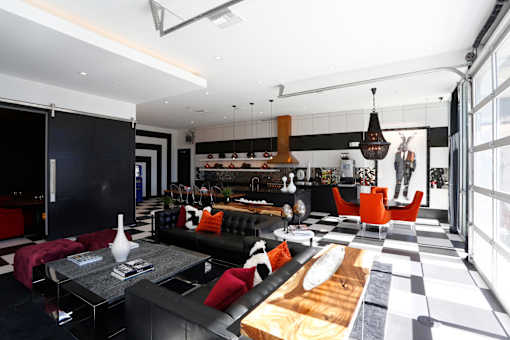 Lounge with Couches and Tables