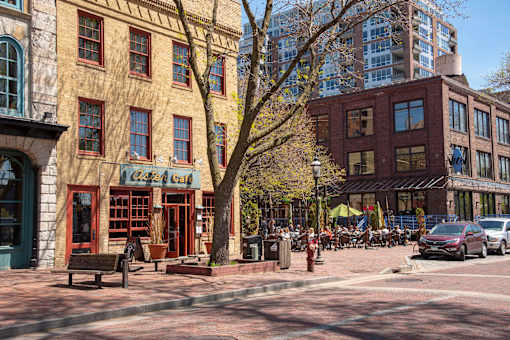Street view of surrounding dining and shopping options in the Minneapolis area. One building sign reads