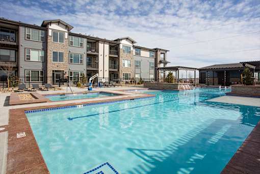 Large Outdoor Pool and Hot Tub, Exterior Union Pointe Building