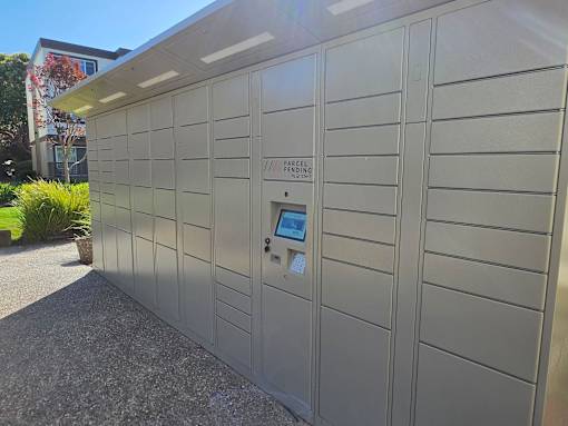 A parcel locker with a digital screen and a sign that says "PARCEL SPENDING".