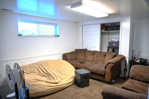 2x1 - Shared Room Basement