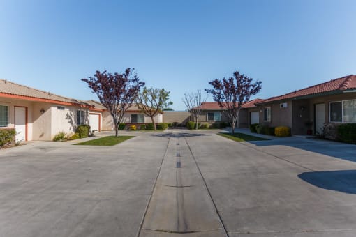 Exterior Landscape at Tyner Ranch Townhomes, Bakersfield, California