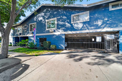 A blue building with a sign that says "Monroe Pointe" on it.