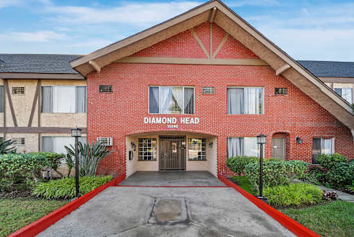 The front of a red brick building with the words "Diamond Head" on it.