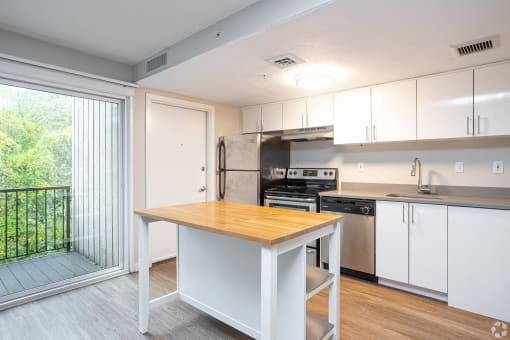 quartz park pool stainless steel appliance waterfront dishwasher spacious walkable to Brown University RISD Downtown Providence College Hill Rhode Island State House MBTA Commuter Rail T-Stop Rhode Island School of Design