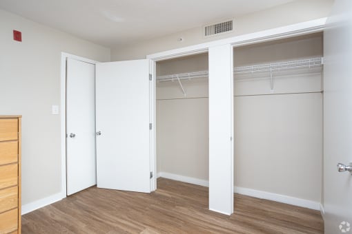 Large closets closet space open kitchen Quartz Plank Flooring Waterfront park pool stainless steel appliance waterfront dishwasher spacious walkable to Brown University RISD Downtown Providence College Hill Rhode Island State House MBTA Commuter Rail T-Stop Rhode Island School of Design