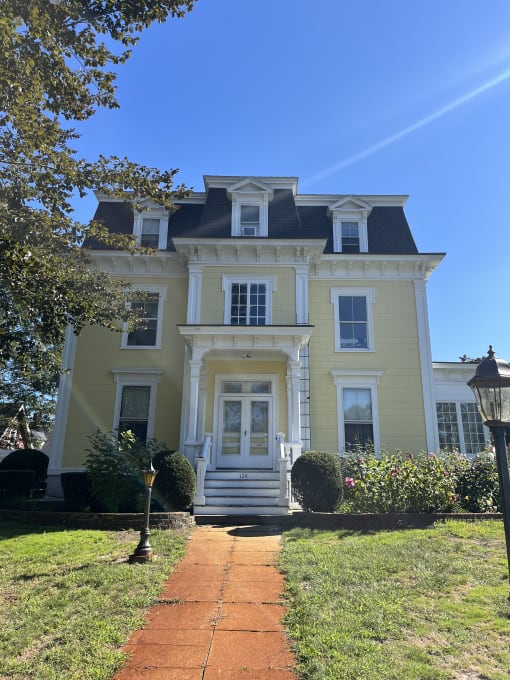 128 Main Street Exterior