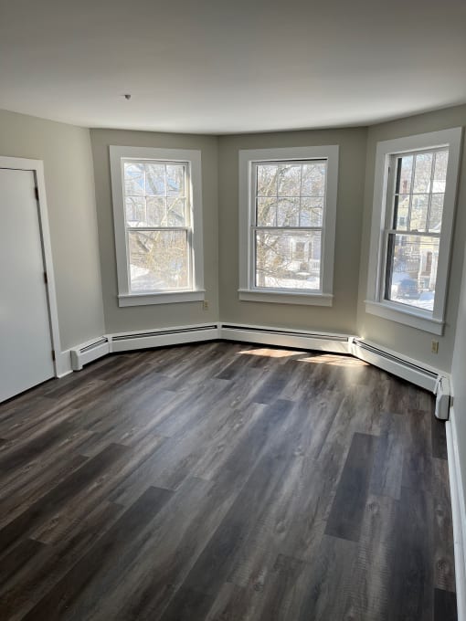 37-03 Maple LRoom