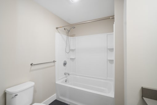 Taymil 125 Charles Apartment Homes Bathroom