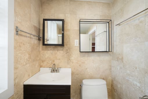 Taymil 34 Benefit Street Apartment Homes Bathroom