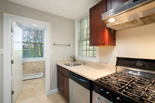 Taymil 34 Benefit Street Apartment Homes Kitchen
