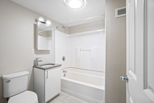 Quartz Plank Flooring Waterfront park pool stainless steel appliance waterfront dishwasher spacious walkable to Brown University RISD Downtown Providence College Hill Rhode Island State House MBTA Commuter Rail T-Stop Rhode Island School of Design