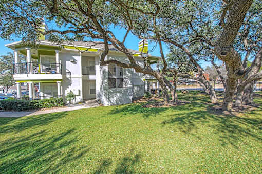 Exterior view of building at Reserve at Canyon Creek, San Antonio, TX