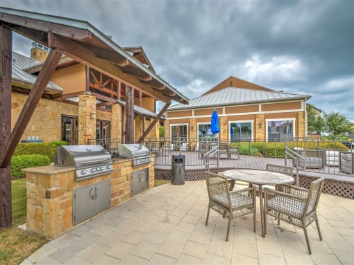 outdoor kitchen at Village of Hawks Creek Apartments, Westworth Village