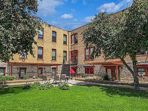 The Courtyard at 653 Artists Lofts