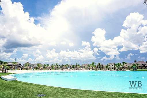 A large outdoor swimming pool with a WB Wan Bridge logo.