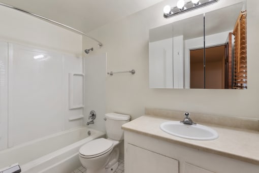 Mohawk Townhomes Full Bathrooom