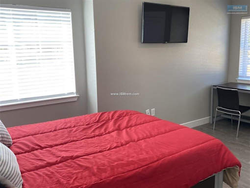 Bedroom With TV at The Edge, Chico, CA, 95928