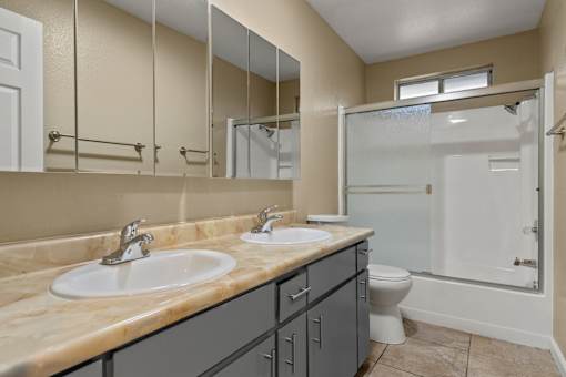 Bathroom With Bathtub at Cedar Park Apartments, Chico, California