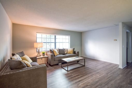 02_p1409681_Woodland_Heights_Apartments_1_PhotoGallery