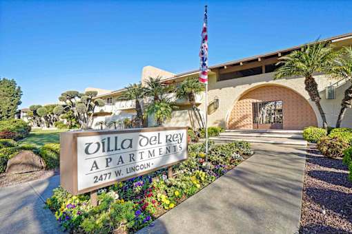 Villa Del Rey Apartments is located at 2477 W. Lincoln.