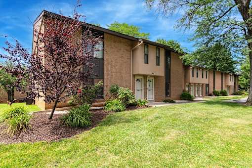 Lawn Area around the building at The Lakes, Allentown, Pennsylvania