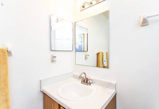 A bathroom with a sink and mirror.