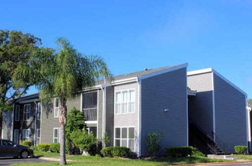 The building exterior of Palm Avenue Apartments in Tampa, FL