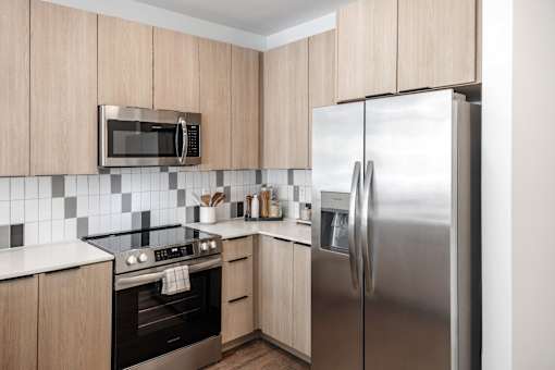 A kitchen with a stove, oven, refrigerator, and microwave at Anthem House Apartment , Huntsville