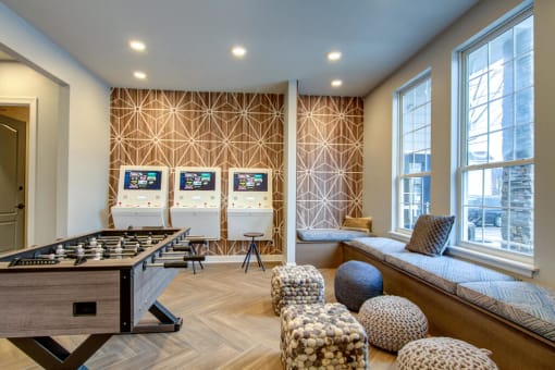 additional photo for property listing at chic digs with room to stretch out in the village 22 car
