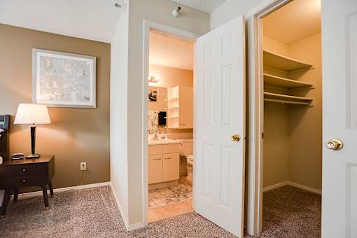 A room with a desk and a lamp on it.