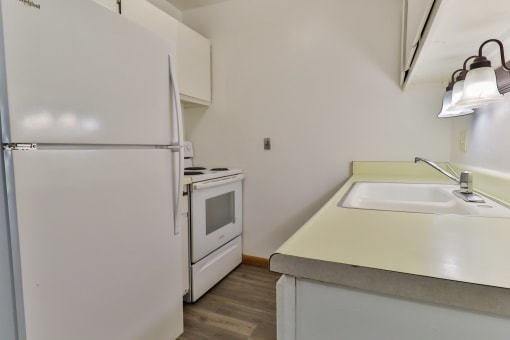 Kitchen Featuring Full Size Appliances
