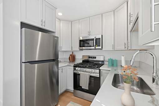 Modern kitchen in Mar Vista apartment home with shaker cabinets, gorgeous finishes and state-of-the-art appliances