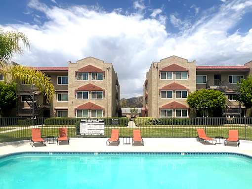 Luxurious swimming pool at Azusa Gardens Apartment Homes surrounded by lush greenery and chaise lounges for optimal relaxation