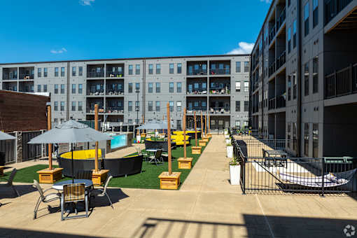 a view of the courtyard of an apartment building with tables and chairs at 1400 Russell Apartments, Saint Louis, MO
