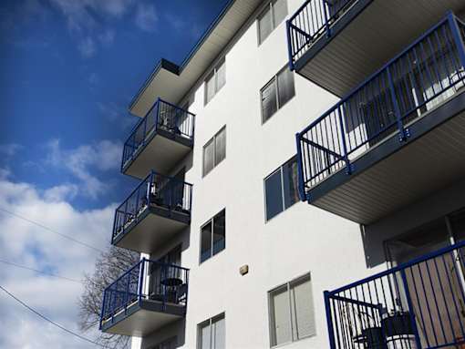 a picture of an apartment building