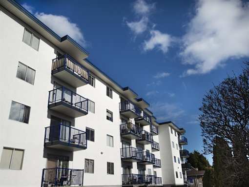 a picture of an apartment building