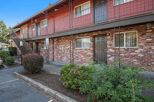 Colonial Village Apartments Exterior