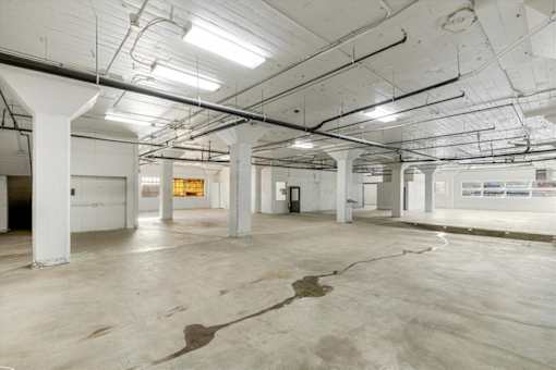 Oak Street Building industrial space