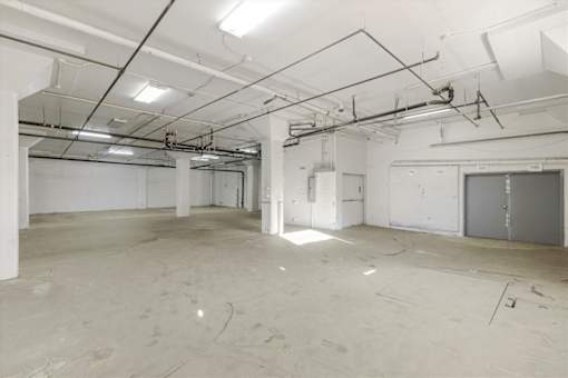 Oak Street Building industrial space