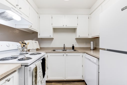Kitchen East Park Place Portland, OR Apartments